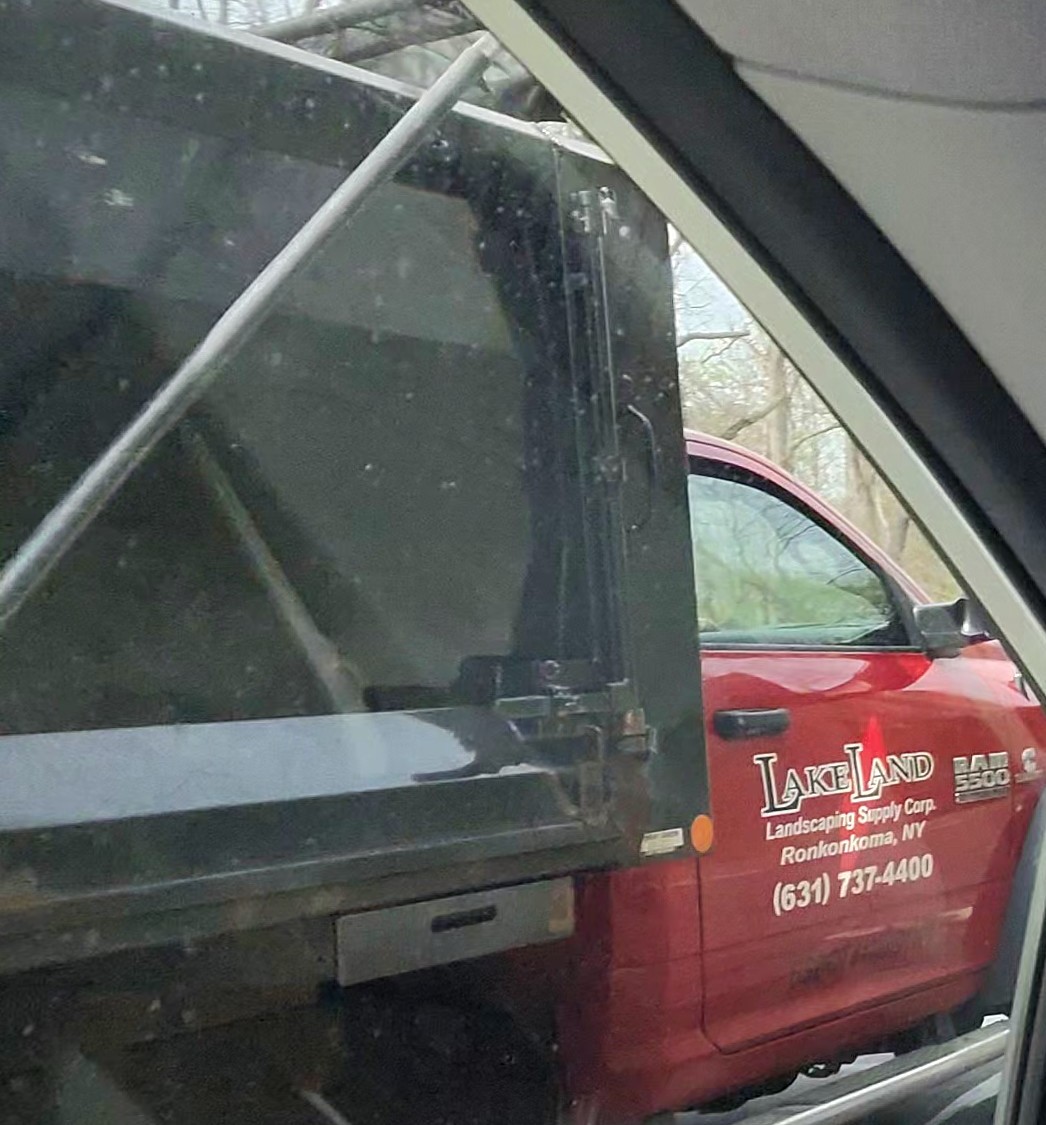 LakeLand Landscaping Supply Corp. logo