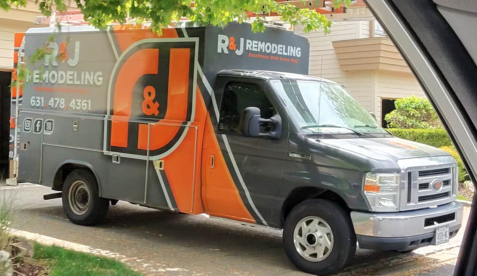 R&J Remodeling logo
